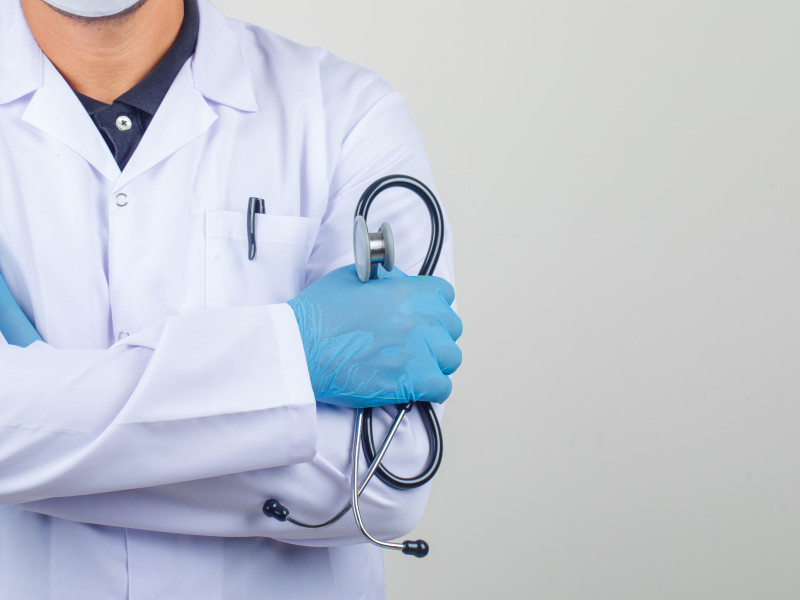 Los médicos de Málaga denuncian 40 agresiones en un año: más casos y más mujeres agresoras