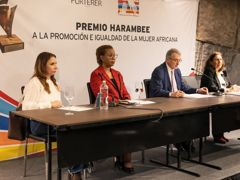 Okonedo en la rueda de prensa