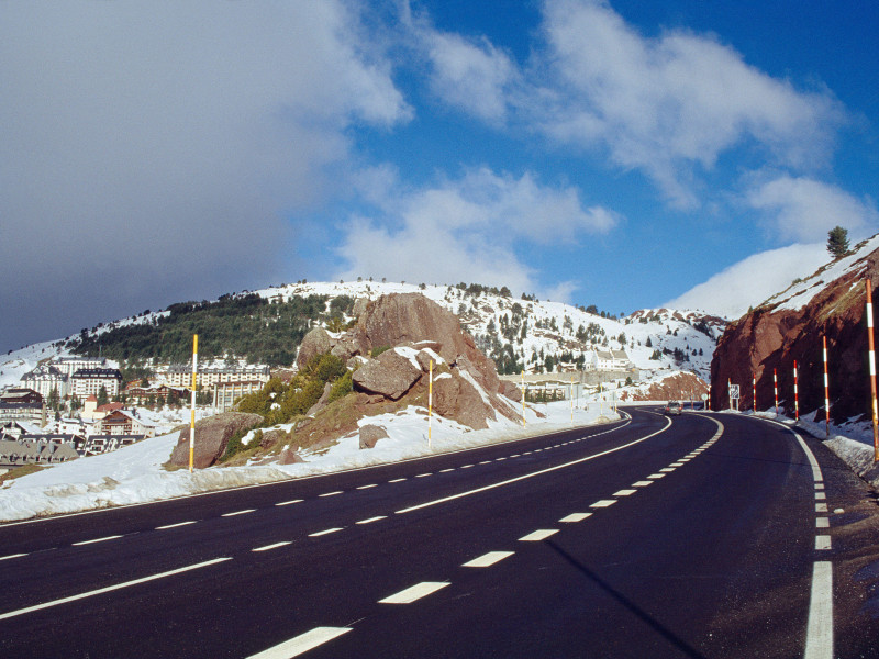 Carretera. Candanchu, provincia de Huesca, Aragón