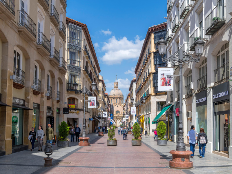 Comercios en la Calle de Alfonso I mirando hacia la Plaza del Pilar, Zaragoza