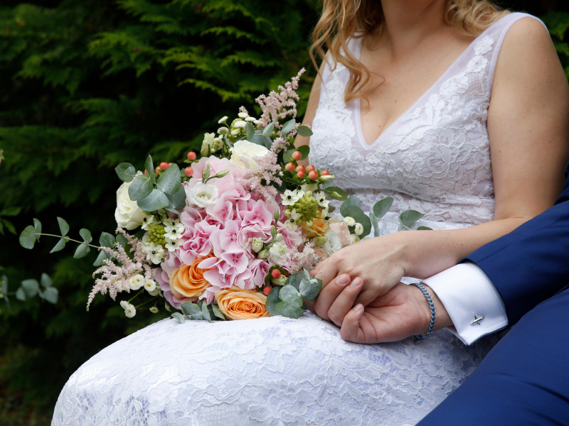 Novios en una boda