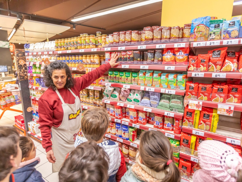Los niños visitan los supermercados en este programa