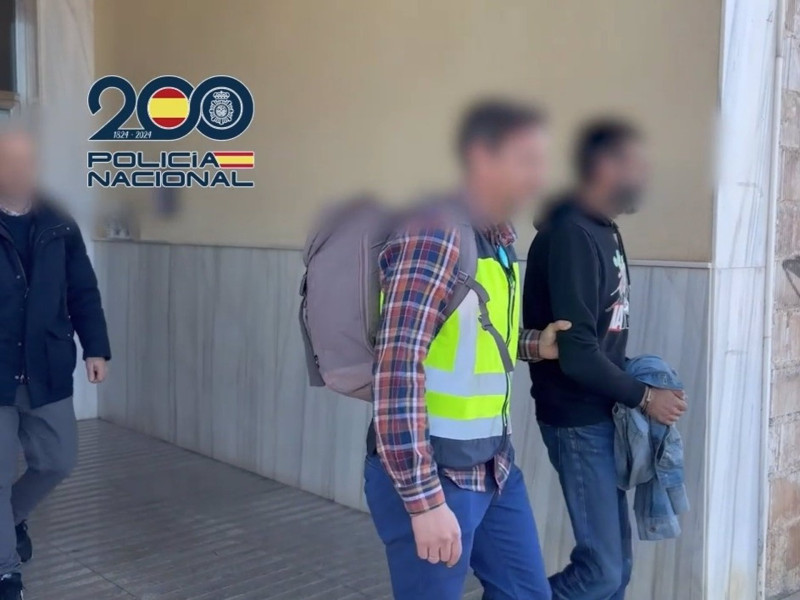 Uno de los detenidos en Roquetas de Mar (Almería) por una ciberestafa a una empresa de quesos de Mahón, en Baleares.SOCIEDAD POLICÍA NACIONAL