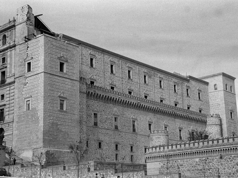 Imagen del Alcázar de Toledo en la década de 1950