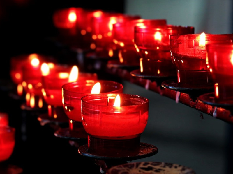 Velas en la iglesia