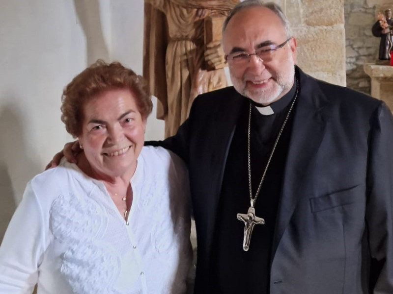 Araceli con el Arzobispo de Oviedo, Monseñor Jesús Sanz Montes