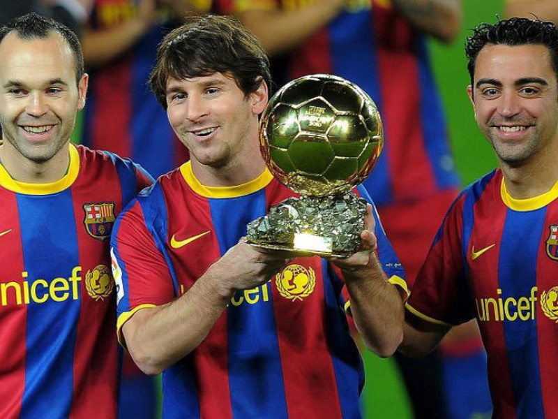 Iniesta, Messi y Xavi coparon el podio del Balón de Oro en 2010.