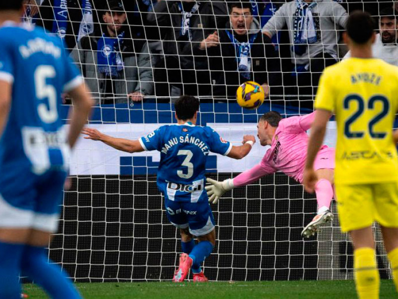 Manu Sánchez adelantó al Alavés con ayuda de Diego Conde.