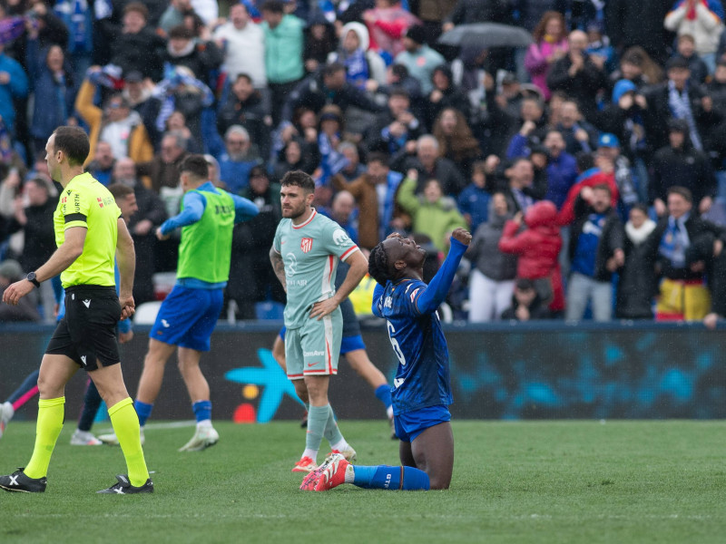 Los jugadores del Getafe celebran la victoria ante el Atlético de Madrid