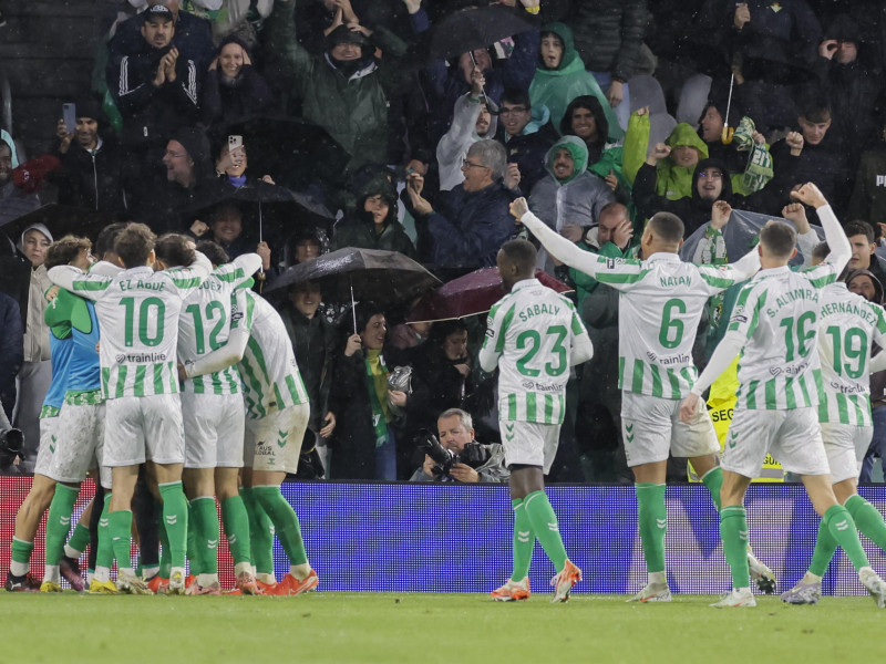 El Betis celebra el gol de Llorente a Las Palmas