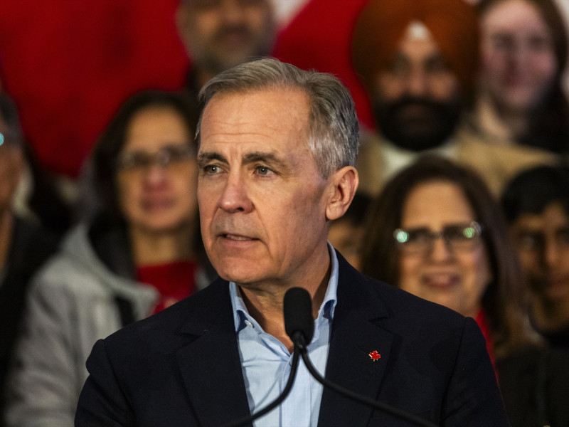 El ex gobernador del Banco de Canadá, Mark Carney, se dirige a sus partidarios y a los medios de comunicación al anunciar su candidatura para líder del Partido Liberal de Canadá y primer ministro.