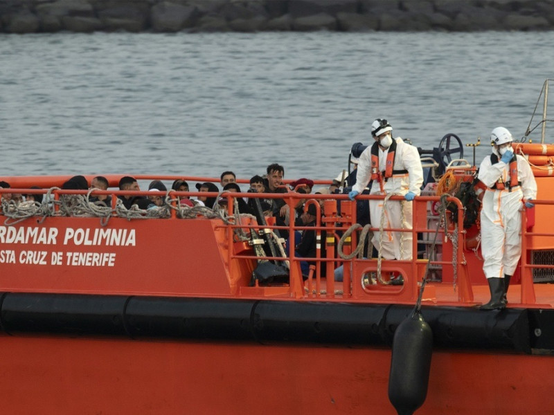 Guardamar Polimnia con inmigrantes rescatados