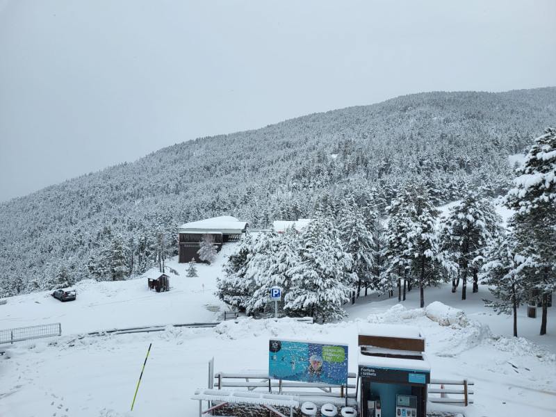 La nieve permitirá abrir para practicar esquí nórdico y, a la vez, es una reserva de agua para las próximas semanas