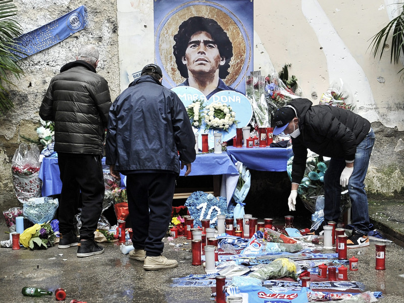 Altar por la muerte de Maradona