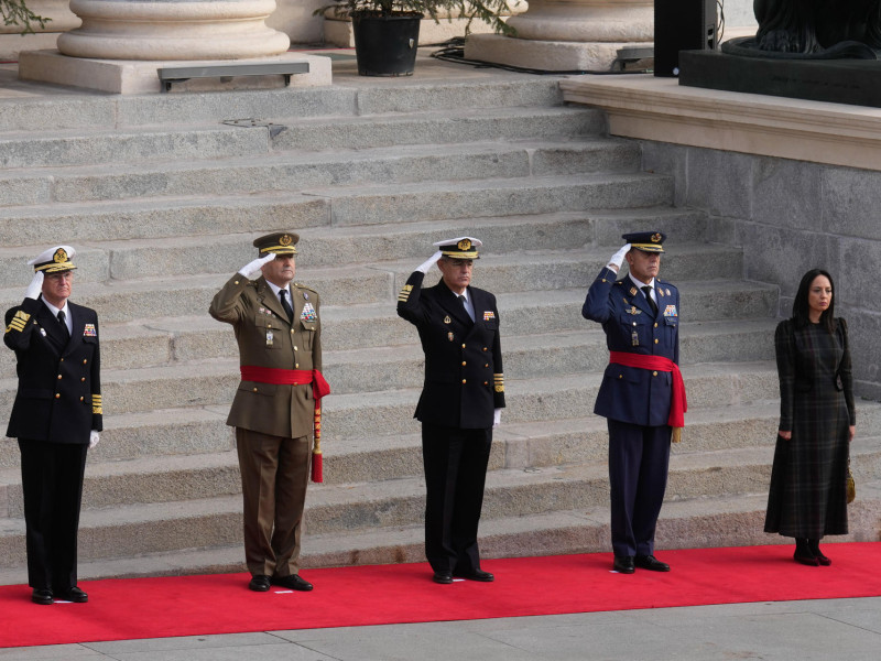 El jefe de Estado Mayor de la Defensa, el JEME, el jefe de Estado Mayor de la Armada, el jefe de Estado Mayor del Ejército del Aire y del Espacio y la directora de la Guardia Civil