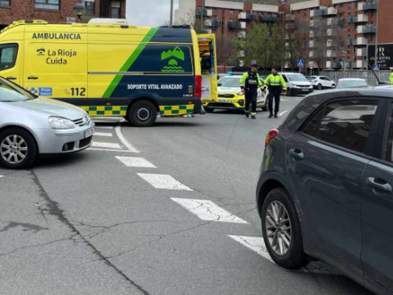 Herido un conductor de patinete tras ser atropellado por un turismo en la calle Estambrera