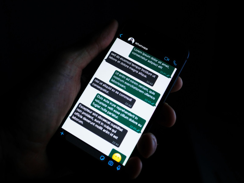 Aunque los mensajes de WhatsApp estén encriptados, la empresa los puede leer en ciertas situaciones