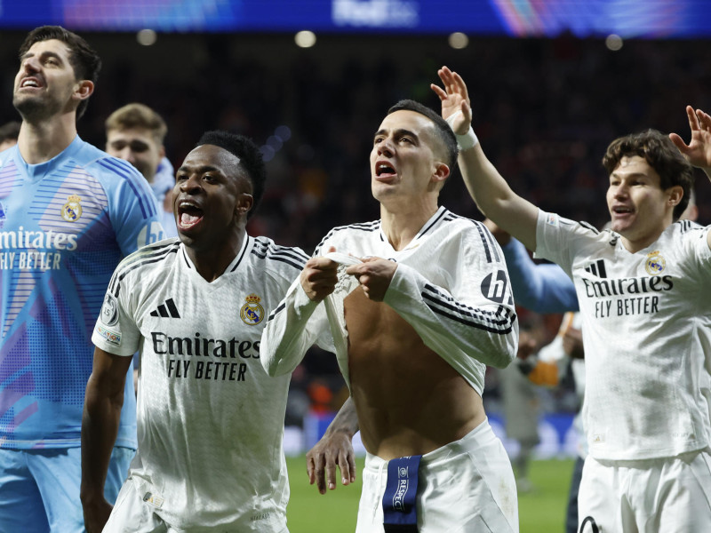 Varios futbolistas del Real Madrid celebran su pase a cuartos