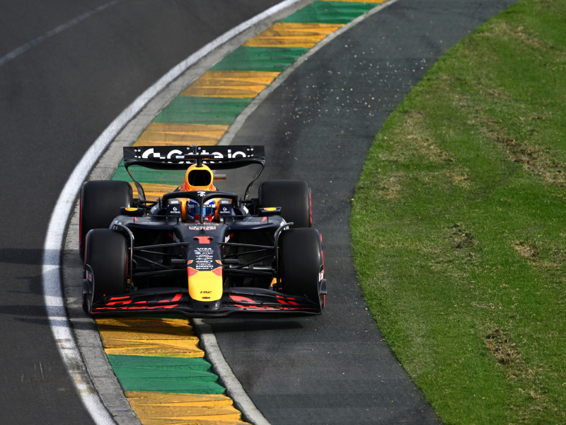 Problemas de ritmo para Verstappen en el arranque en Albert Park.