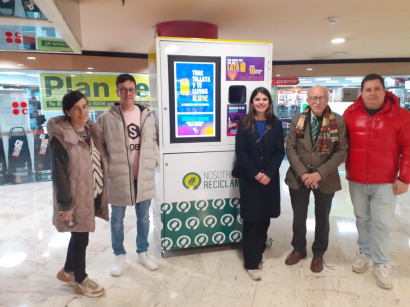 El contenedor de El Atrio ya luce en el centro comercial