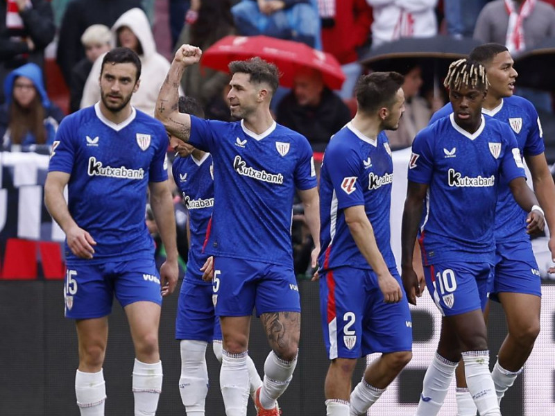 Los jugadores del Athletic celebran el gol de Yeray ante el Sevilla