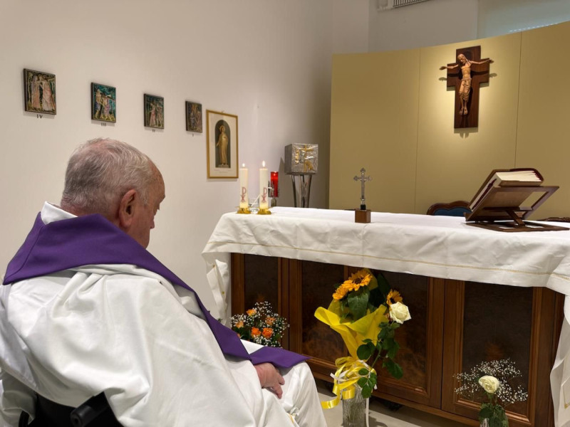 La primera imagen del Papa desde que ingresó en el Hospital