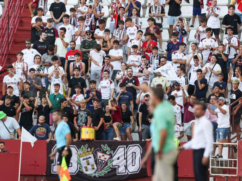 Un hombre de Albacete lleva un bocadillo para comerlo mientras ve un partido de fútbol y, al darle un mordisco, encuentra lo impensable: "Notaba..."