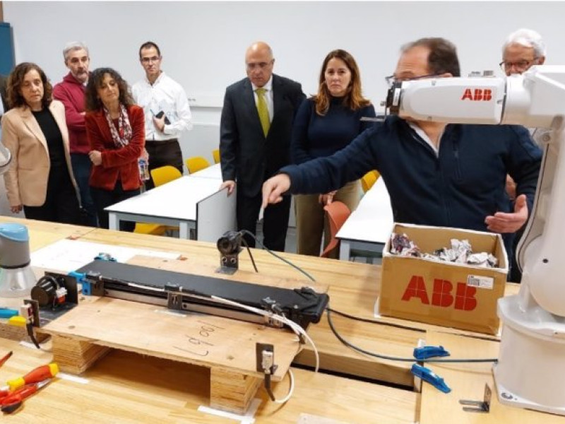 Instituciones que impulsan el proyecto durante su presentación en el centro de FP de Valladolid