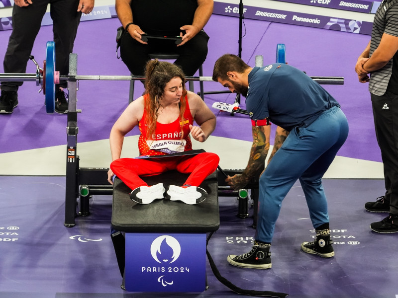 Loida Zabala en el concurso de halterofilia 50 kg de los Juegos Paralímpicos de París