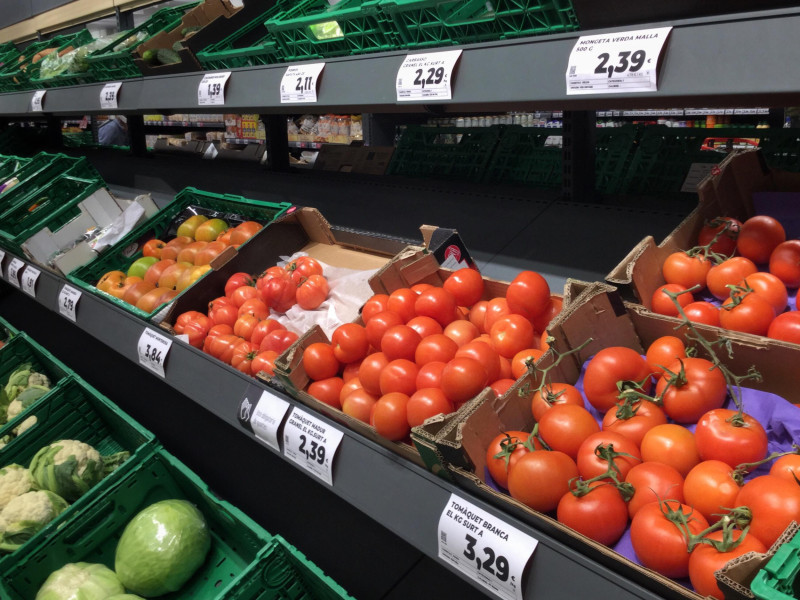 Tomates en un supermercado español, Cataluña