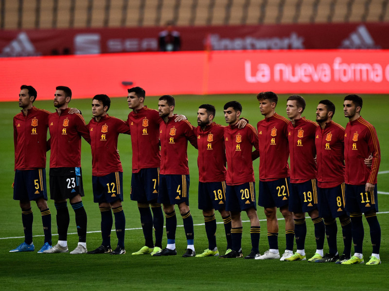 Sergio Busquets de España, el portero Unai Simón de España, Eric García de España, Álvaro Morata de España, Íñigo Martínez de España, Jordi Alba de España, Pedri de España, Marcos Llorente de España, Dani Olmo de España, Koke de España y Ferran Torres de España durante la clasificación para la Copa Mundial de la FIFA Qatar 2022 entre España y Kosovo en el Estadio Olímpico el 31 de marzo de 2021 en Sevilla, España.