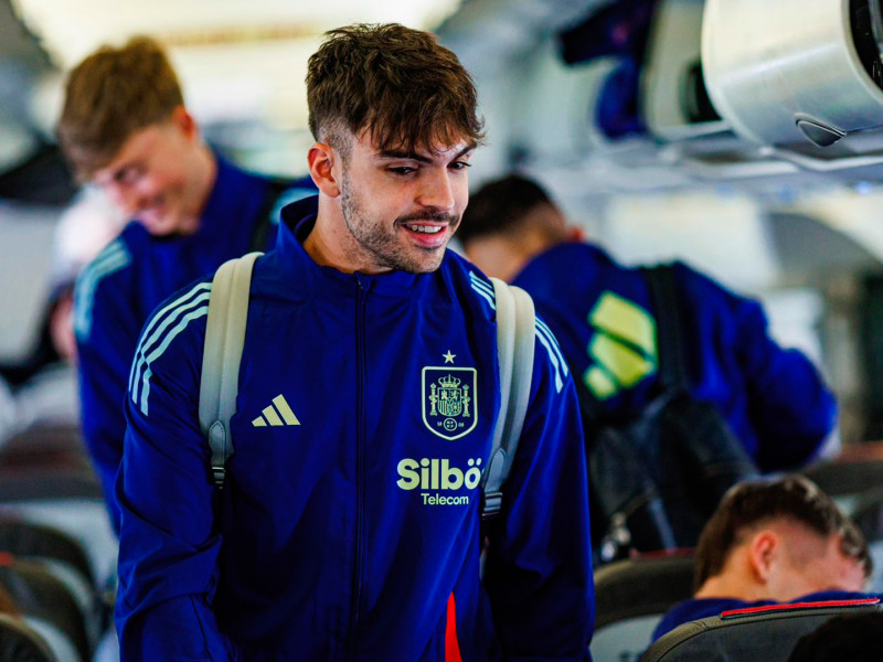 Raúl Asencio, en el avión de la Selección Española