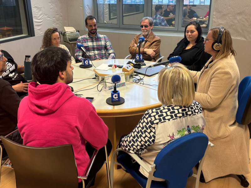 Alumnos del taller de radio en COPE Oviedo