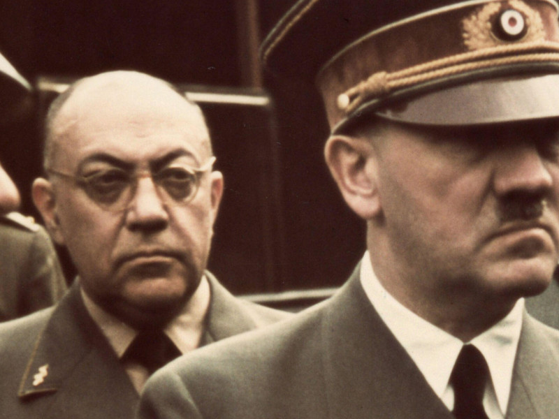 El doctor Theodor Morell y Adolf Hitler