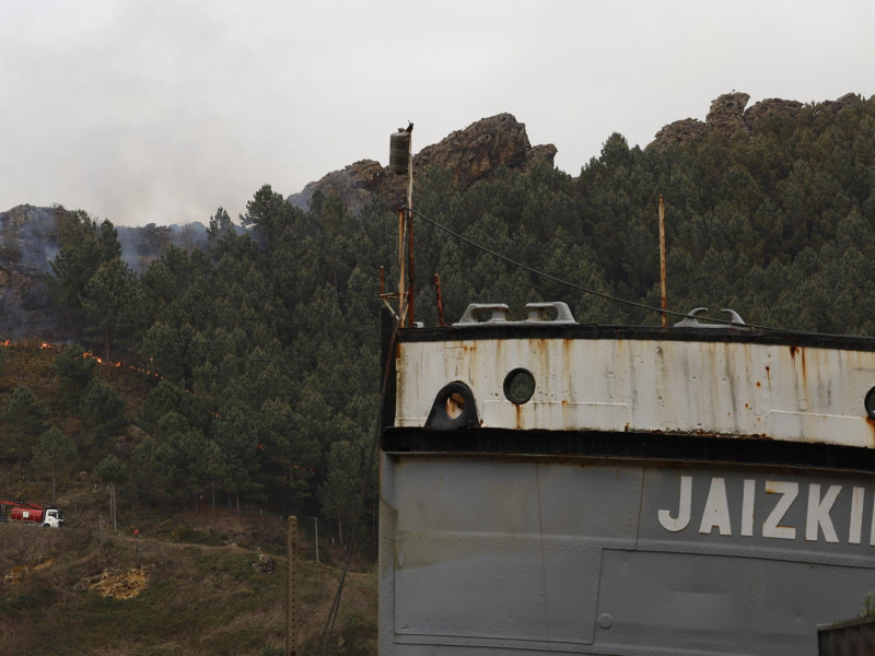 Incendio en el monte Jaizkibel de Pasaia