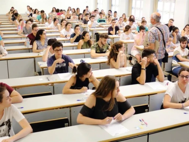 Alumnos en la prueba de selectividad, ahora conocida como PAU