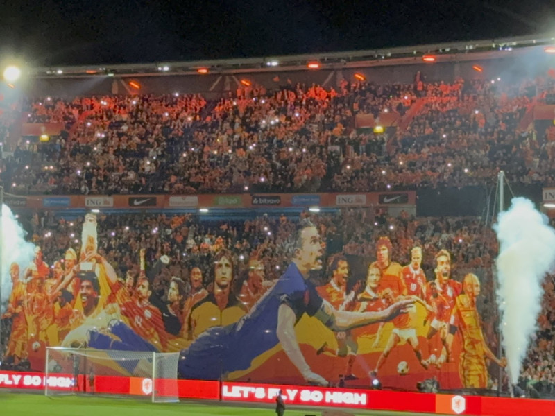 Tifo de los holandeses en el partido frente a España