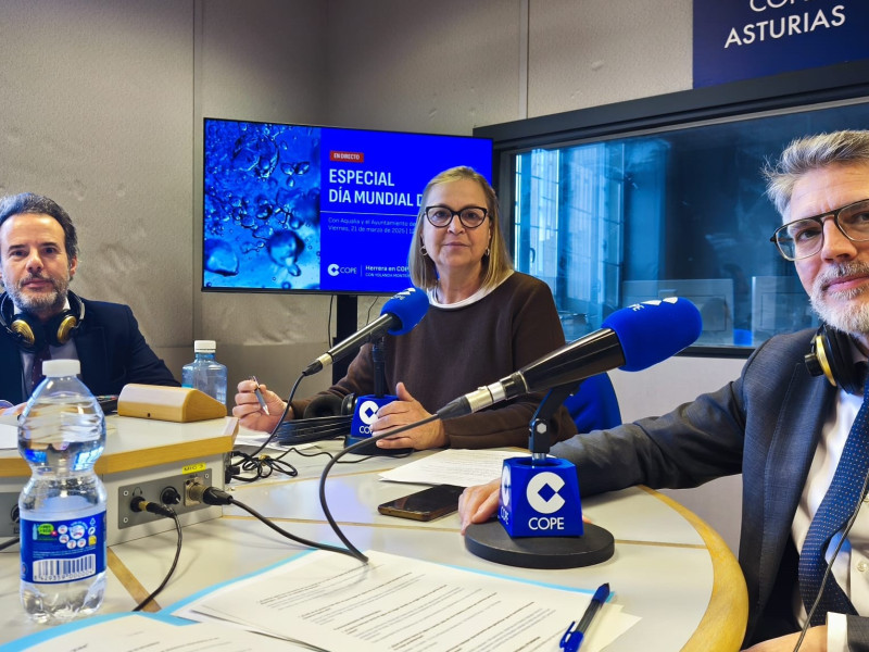 Nacho Cuesta, concejal de Medio Ambiente del Ayuntamiento de Oviedo y Manuel Sánchez, director de la delegación norte de Aqualia, en COPE Oviedo