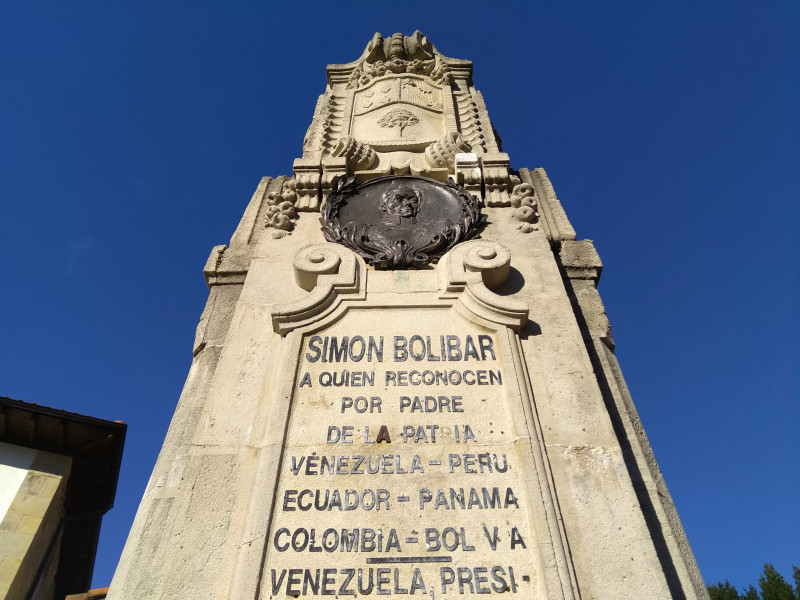 El monumento a Simón Bolivar en Ziortza-Bolibar