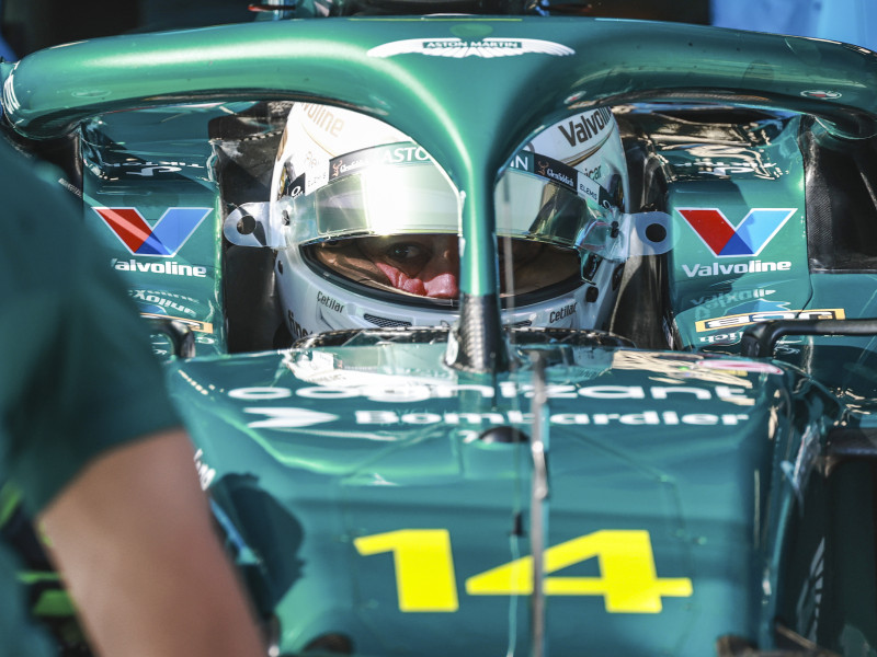 Alonso se tuvo que retirar a las cinco vueltas en Shanghai por un problema de frenos.
