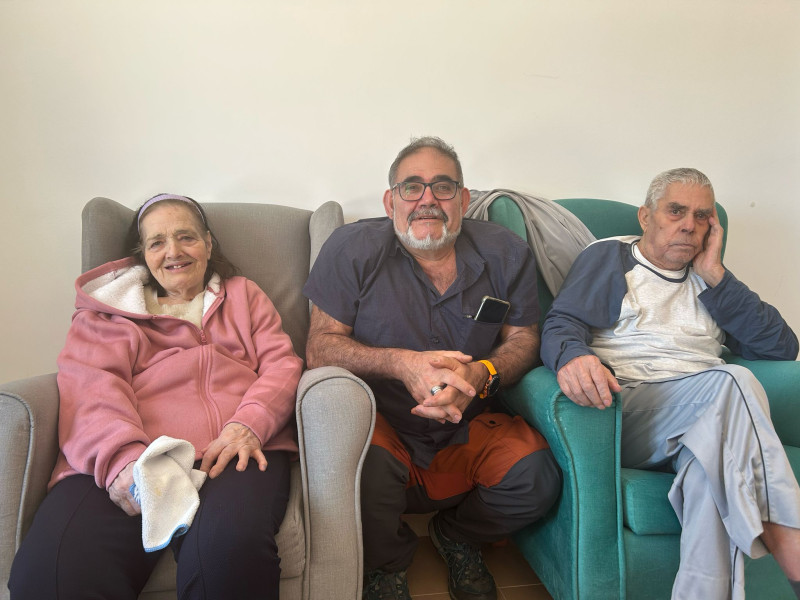 Soledad y Desiderio con su hijo, José