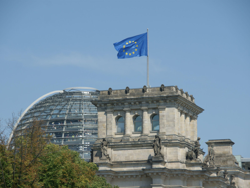 UE
