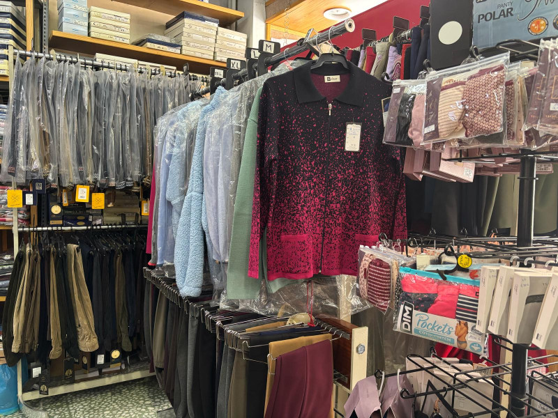 Tienda Confecciones y Tejidos El Arco Iris, en la calle Reyes Católicos en Ávila
