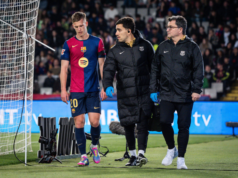Dani Olmo se retiró lesionado en la primera mitad del choque ante Osasuna.