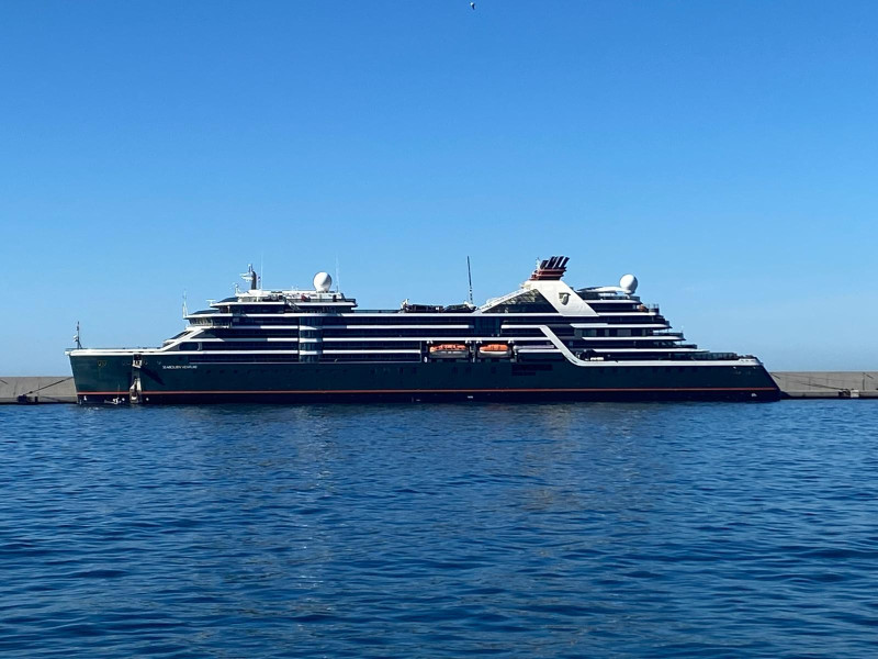 Llega por primera vez a Motril el crucero Seabourn Venture