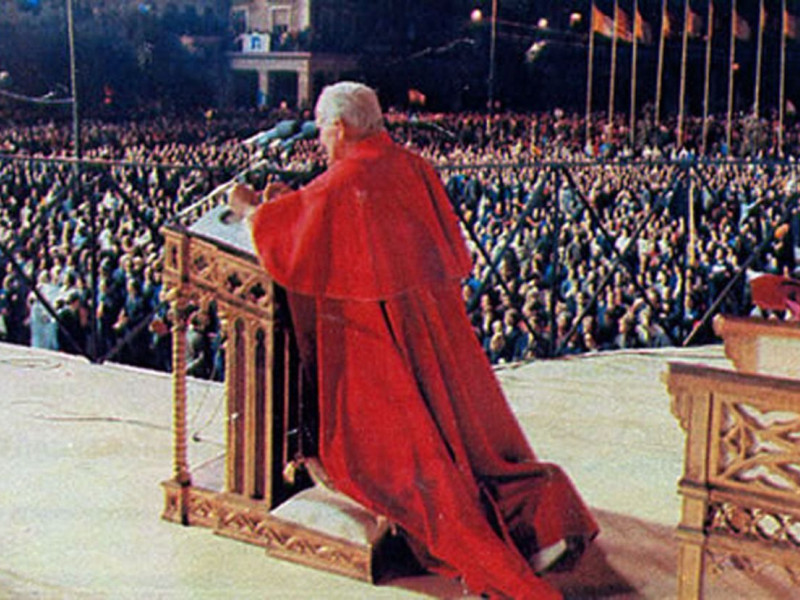 Acto multitudinario en la plaza del Pilar con motivo de la visita de Juan Pablo II.