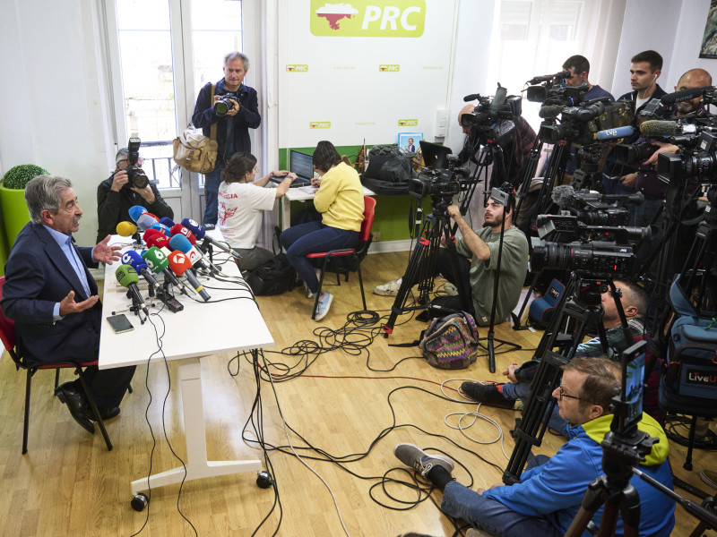 Revilla ante una sala de prensa del PRC abarrotada de mediosCésar Ortiz / Europa Press02/4/2025