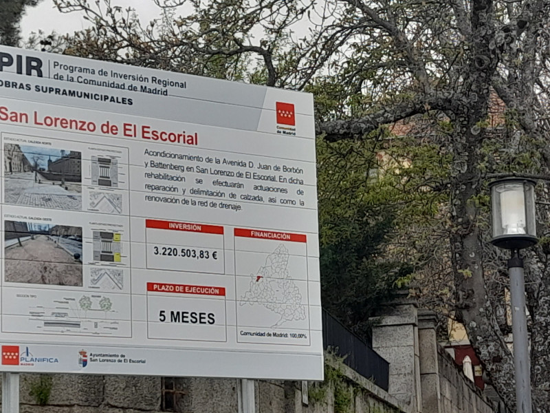 La cartelería anunciando la obra fija en cinco meses el plazo de ejecución