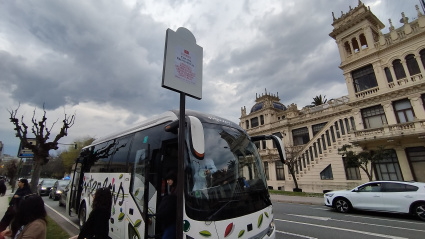 Parada de bus provisional en la avenida do Porto (A Coruña)