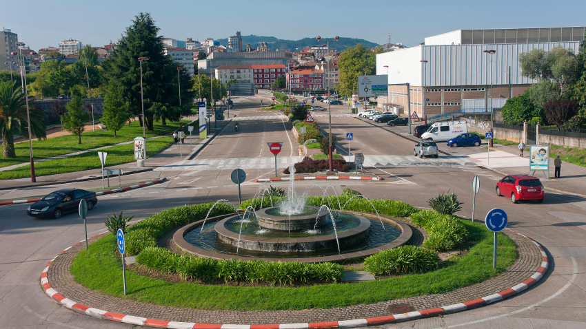 Avenida de Compostela - Rotonda con fuente, Pontevedra, Galicia, España, Europa